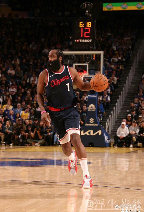 邓恩接伦纳德分球命中远投三分