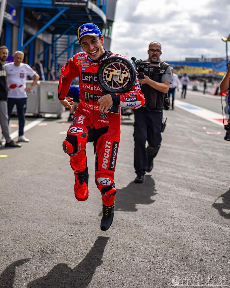 马克斯再度称王 费雷拉强势领跑