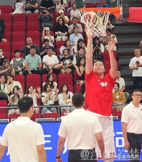 张子宇成年队首战砍下18分 中国女篮大胜波黑